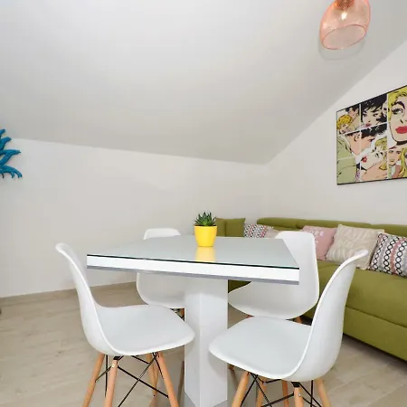 Queen Of Apartment *